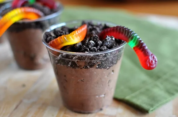 dirt and worm cup