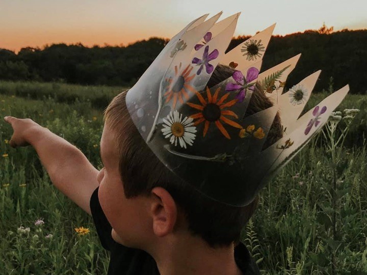 child with Nature crown 